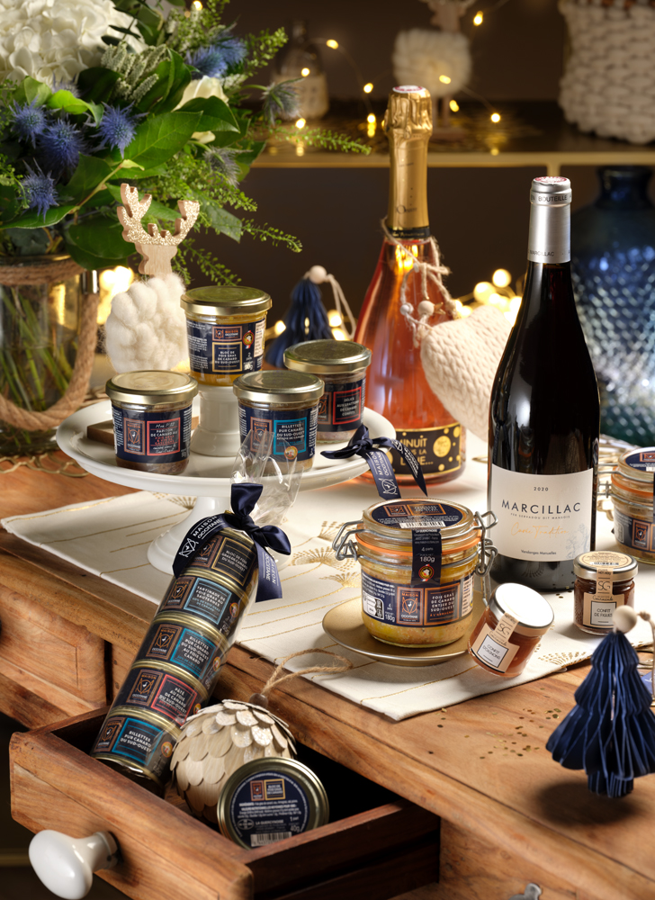 Cadeaux d'entreprise composés de produits emblématiques de notre terroir : foie gras de canard, terrine supérieure, confits de canard, douceur sucrée et vin.