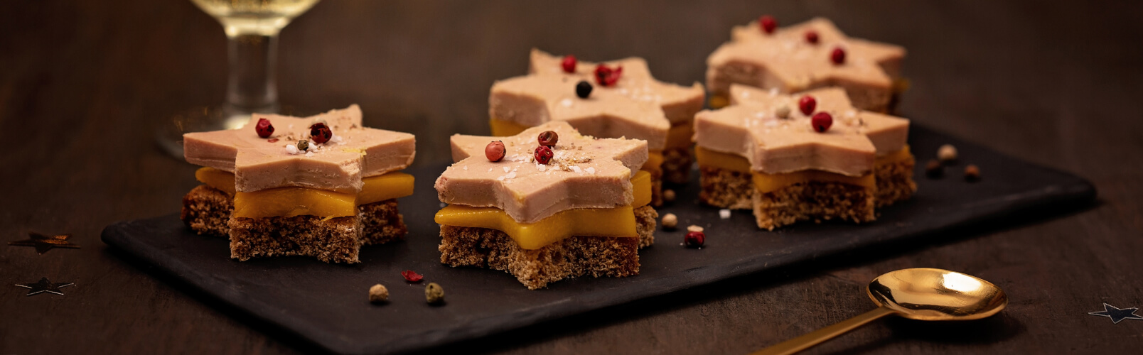 Toasts de foie gras en forme d'étoile